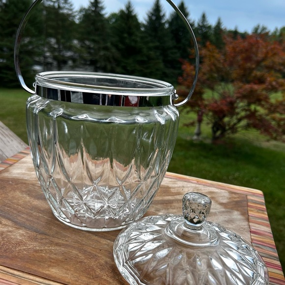 Vintage Mid Century Modern Clear Glass Ice Bucket With Lid - Picture 5 of 8